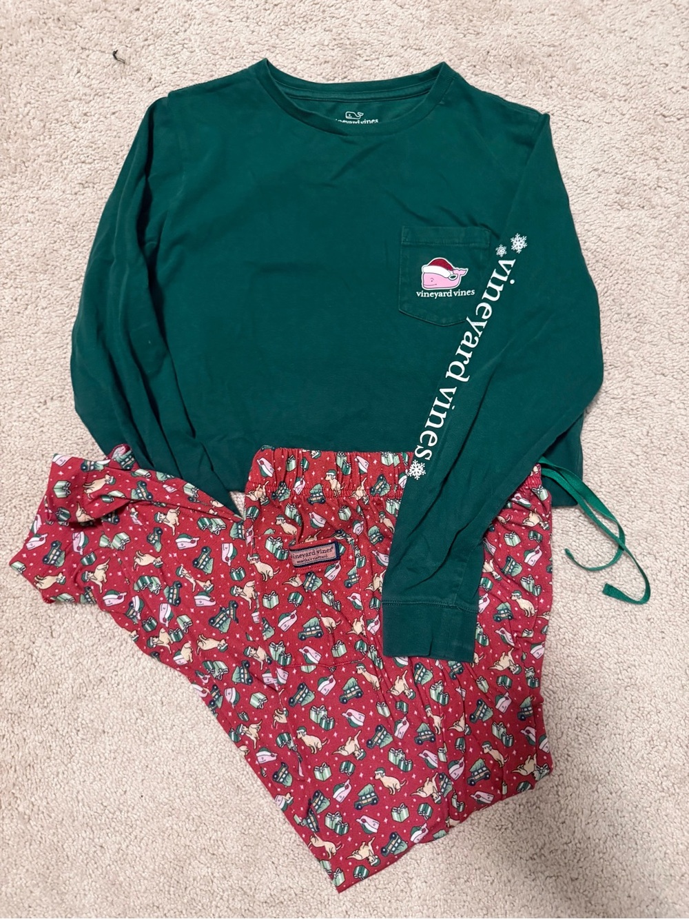 Vineyard Vines Green Long-Sleeve Top with Red Holiday Print Pajama Pants